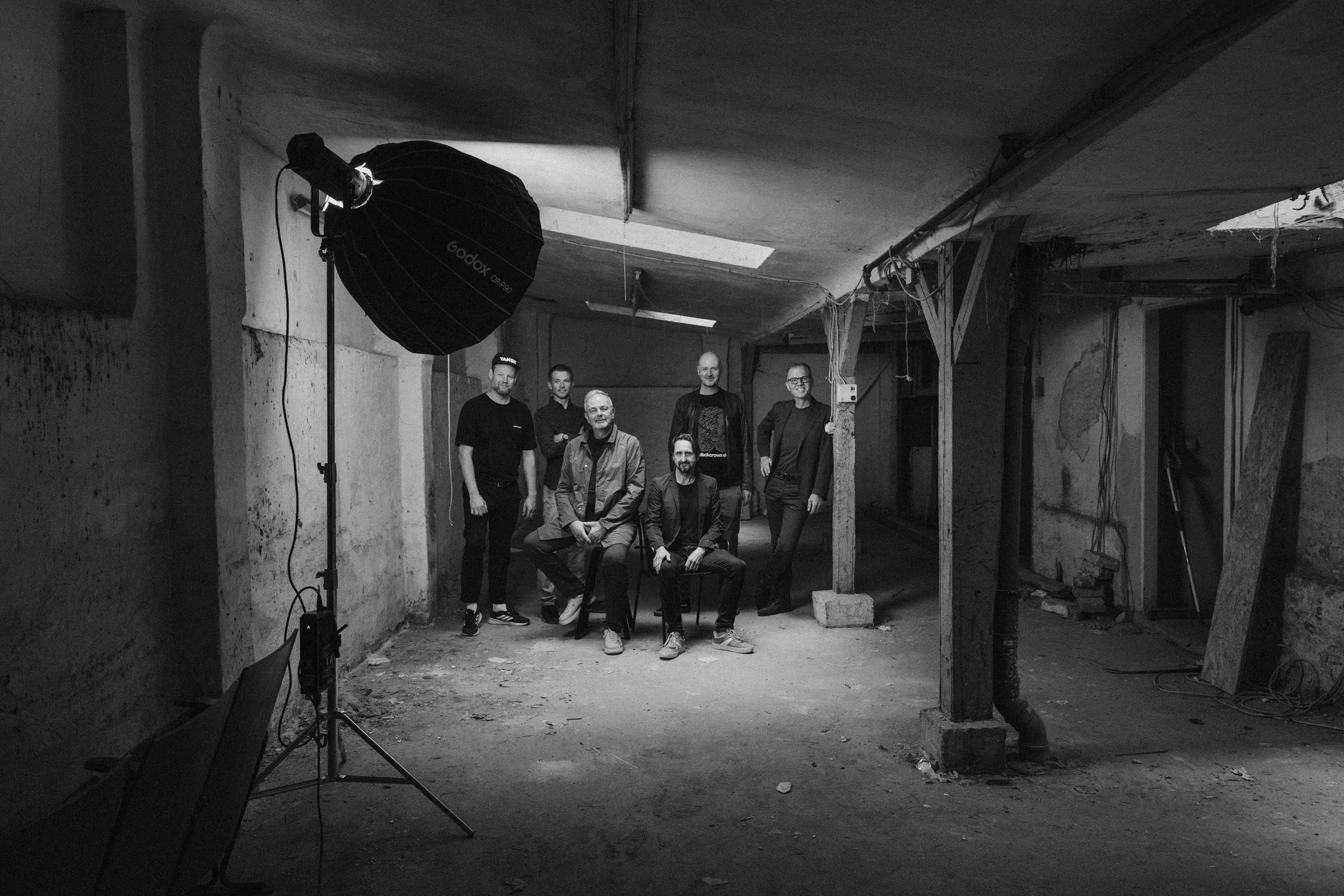 Spitzbart + partners — Team beim Fotoshooting im Rohbau, in Schwarzweiss